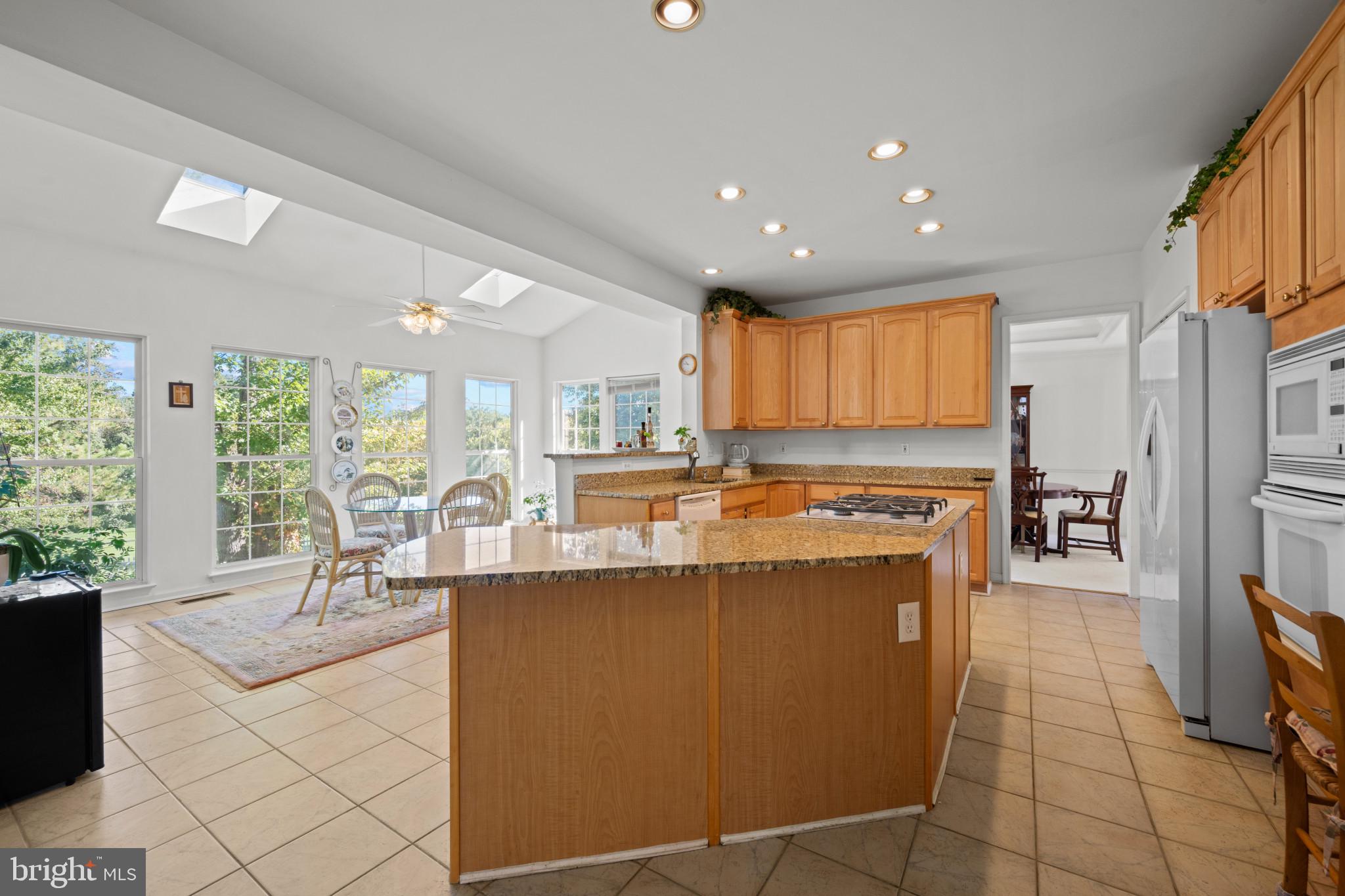 6009 Sandy Ridge Elkridge, MD 21075 - Photo 11 of 67 Kitchen | Sunroom