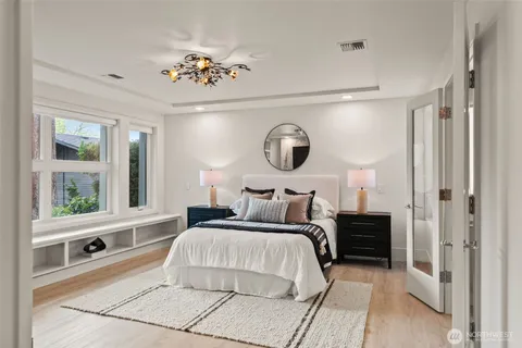 $2,074,088 | 101 99th Avenue Northeast, Unit 101, Bellevue, WA 98004
