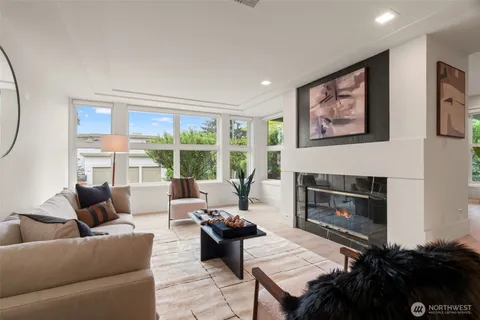 $2,074,088 | 101 99th Avenue Northeast, Unit 101, Bellevue, WA 98004