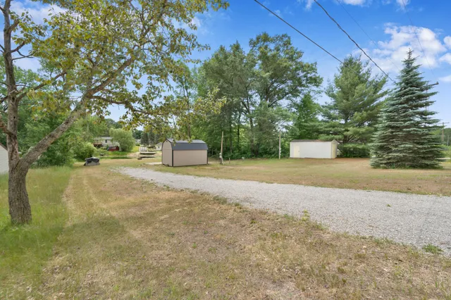 $61,900 | 8952 Otterside Drive, Farwell, MI 48622
