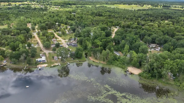 $61,900 | 8952 Otterside Drive, Farwell, MI 48622