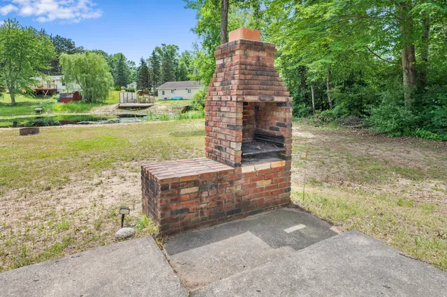 $61,900 | 8952 Otterside Drive, Farwell, MI 48622