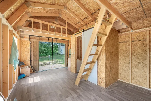 $61,900 | 8952 Otterside Drive, Farwell, MI 48622