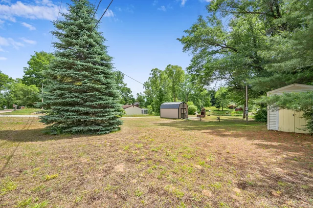 $61,900 | 8952 Otterside Drive, Farwell, MI 48622