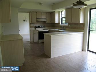 1121 Valley Road Warminster, PA 18974 - Photo 4 of 9 Kitchen