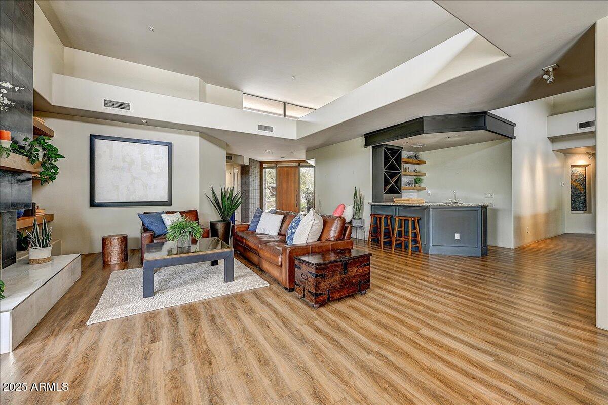 10687 East Fernwood Lane Scottsdale, AZ 85262 - Photo 14 of 32 14-Living & Bar