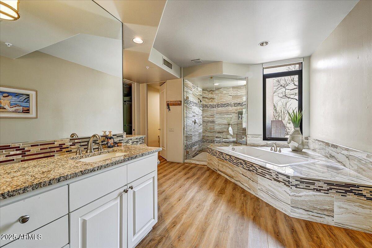 10687 East Fernwood Lane Scottsdale, AZ 85262 - Photo 26 of 32 26-Primary Bathroom