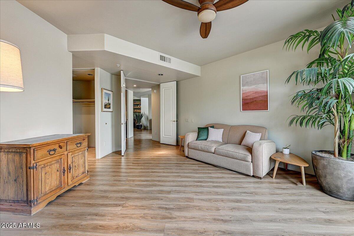 10687 East Fernwood Lane Scottsdale, AZ 85262 - Photo 7 of 32 07-Front Room