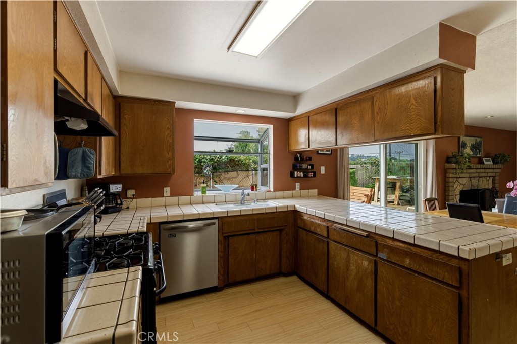 2251 South Stage Coach Lane Fallbrook, CA 92028 - Photo 14 of 69 kitchen