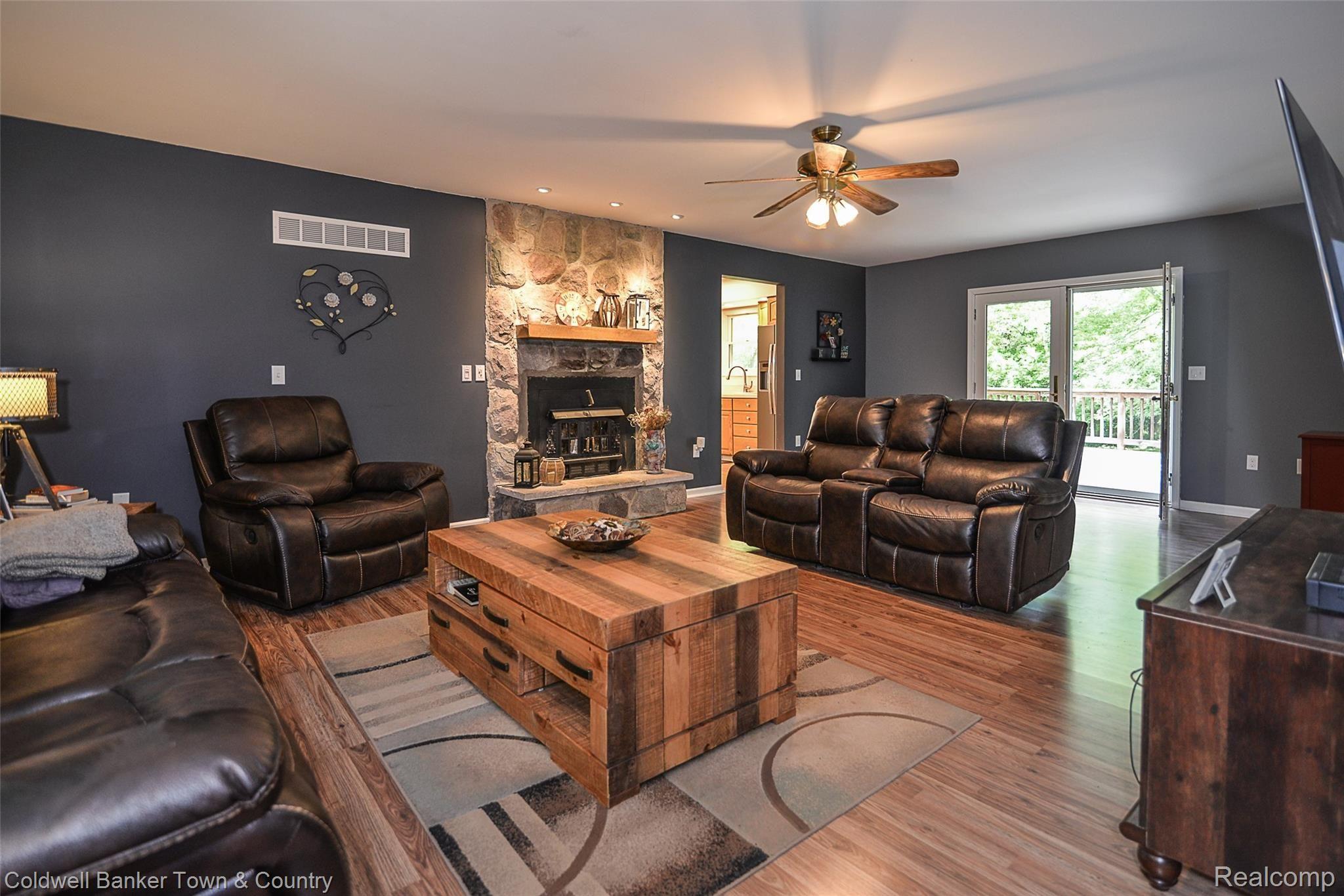 7807 Teahen Road Brighton, MI 48116 - Photo 3 of 42 DSC_3547.jpg