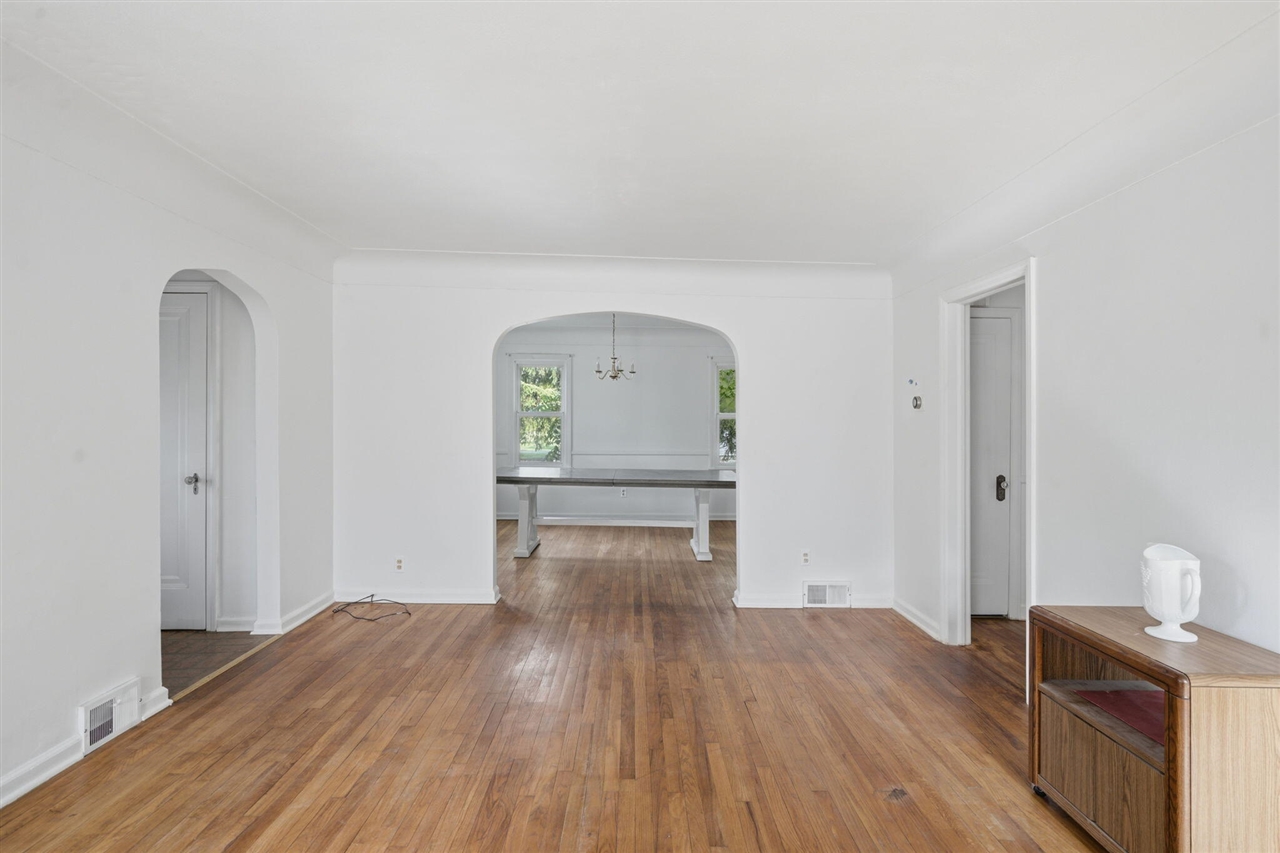 1158 West Reid Road Flint, MI 48507 - Photo 5 of 33