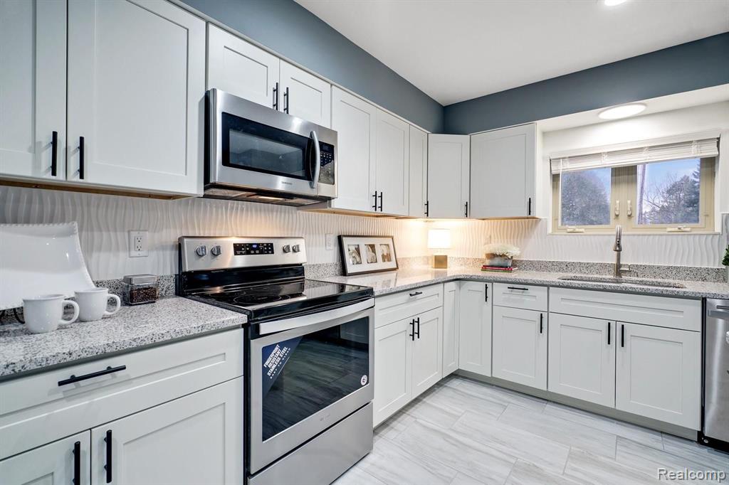 3325 John R Road Rochester Hills, MI 48307 - Photo 8 of 25