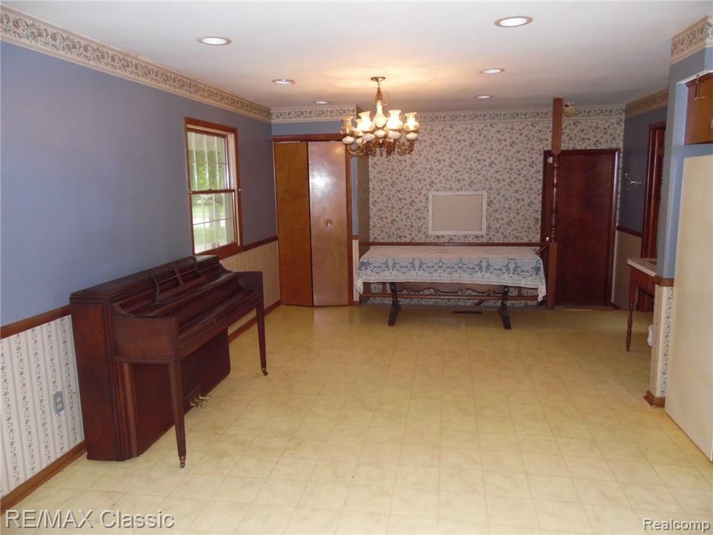 23719 Gill Road Farmington, MI 48335 - Photo 5 of 17 SAM_0709.JPG