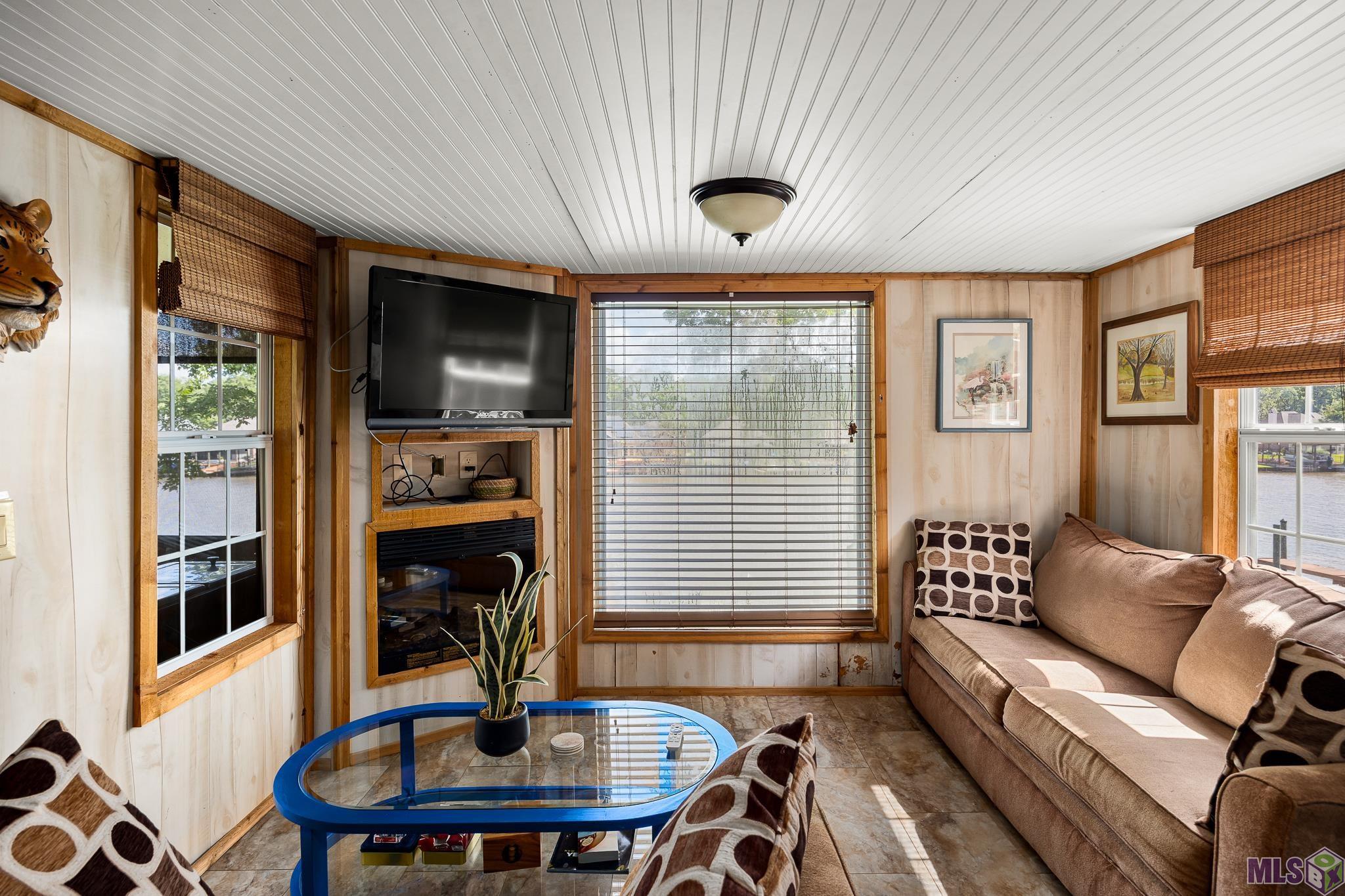 21054 Diversion Canal Road St. Amant, LA 70774 - Photo 12 of 48 Living Room