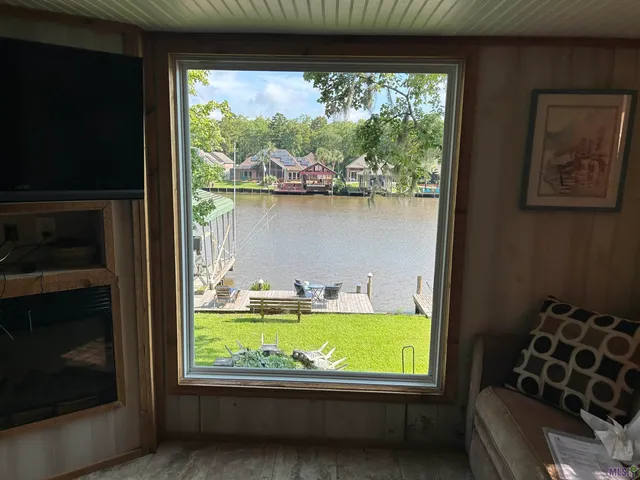 $170,000 | 21054 Diversion Canal Road, St. Amant, LA 70774