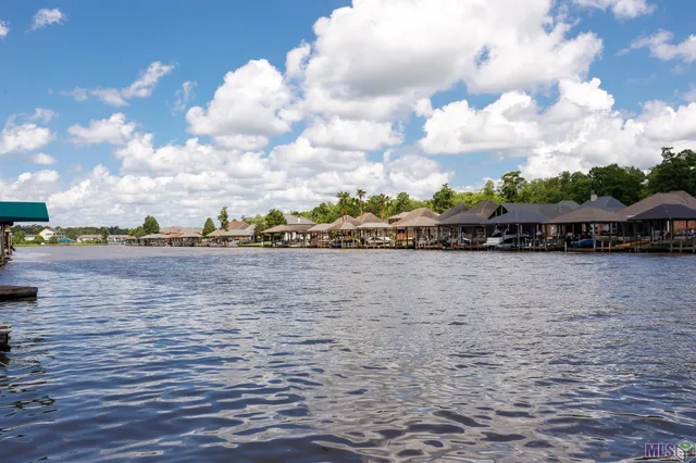 $170,000 | 21054 Diversion Canal Road, St. Amant, LA 70774