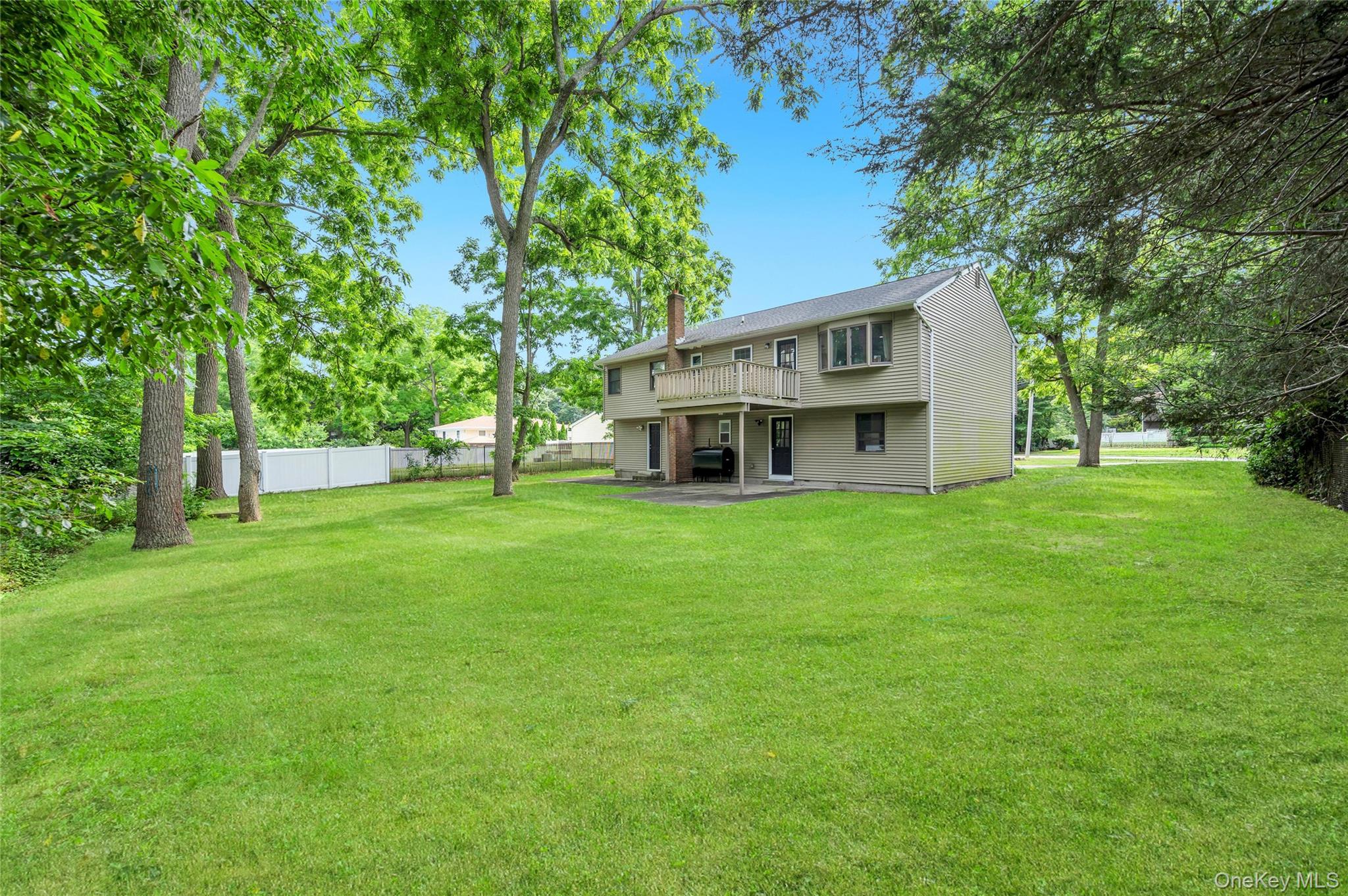 87 Holbrook Road Centereach, NY 11720 - Photo 26 of 27