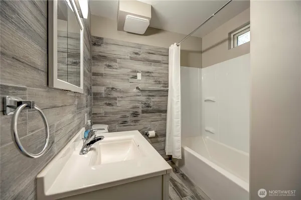 $339,950 | 211 West Harvard Avenue, Shelton, WA 98584