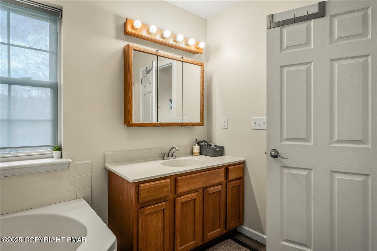 2127 Warwick Circle Tobyhanna, PA 18466 - Photo 38 of 44 60-HomeView_Media-2127_Warwick_Cir
