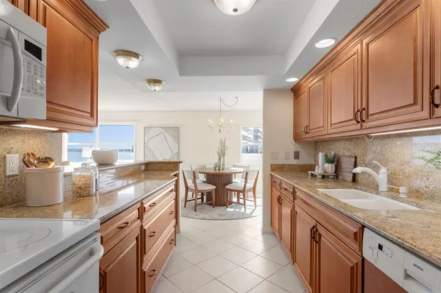 $795,000 | 1750 Benjamin Franklin Drive, Unit 9G, Sarasota, FL 34236