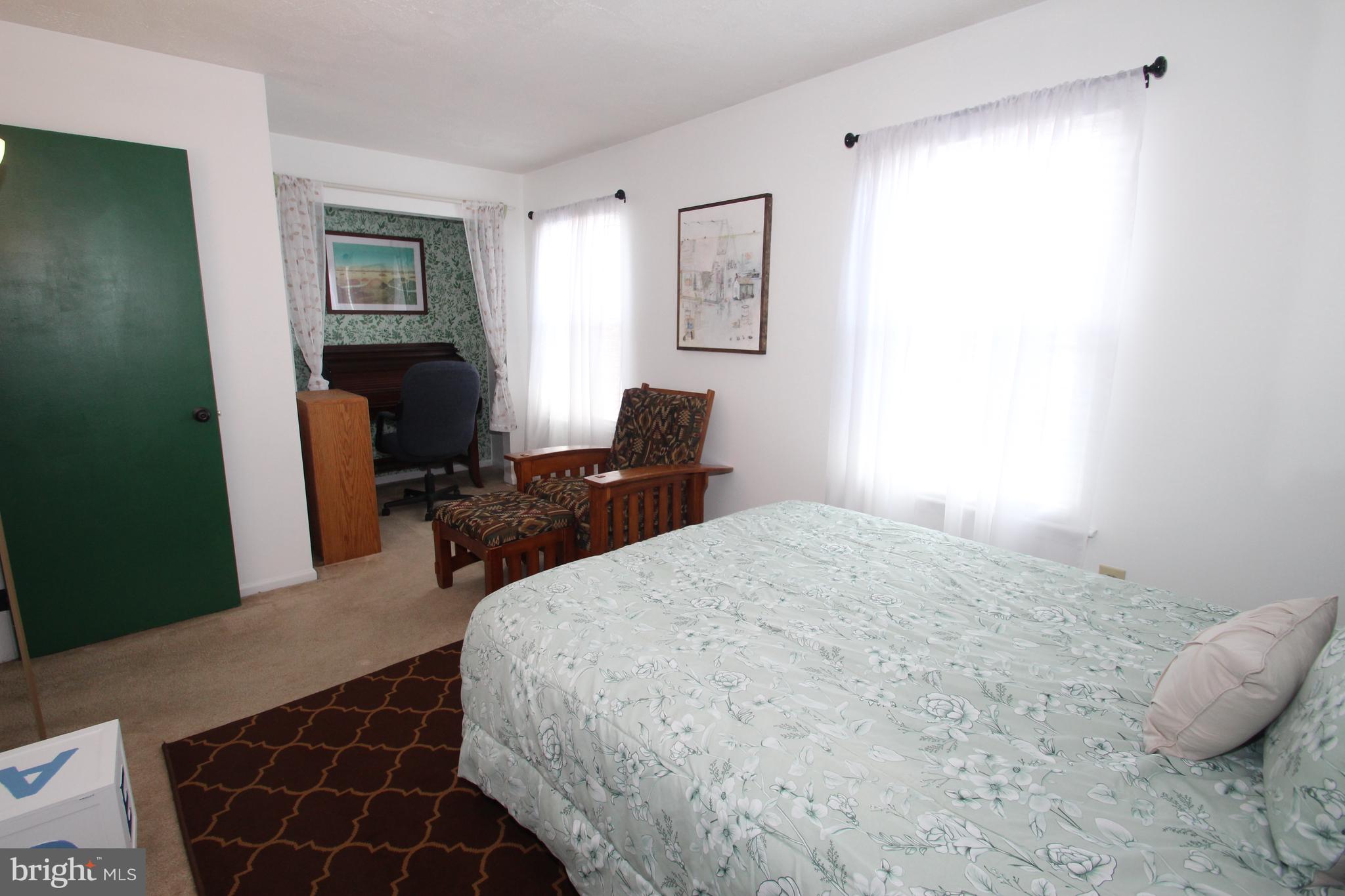 Bedroom with Office Nook