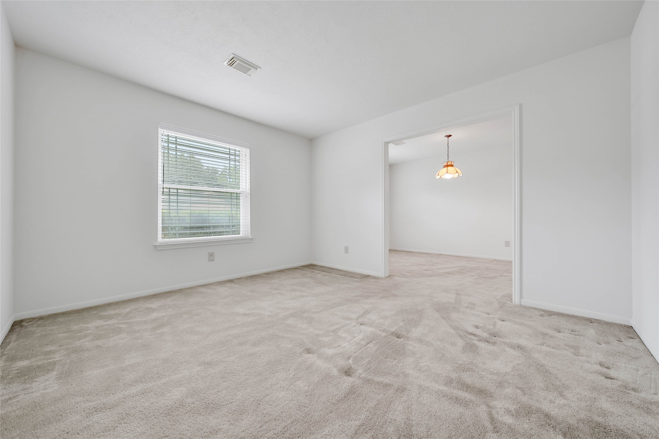 5010 Cupids Bower Court Spring, TX 77388 - Photo 5 of 40 an empty room with windows and closet