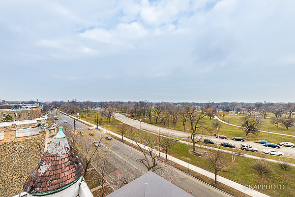 2835 West Division Street, Unit 4E Chicago, IL 60622 - Photo 21 of 25 an outdoor view with sitting space