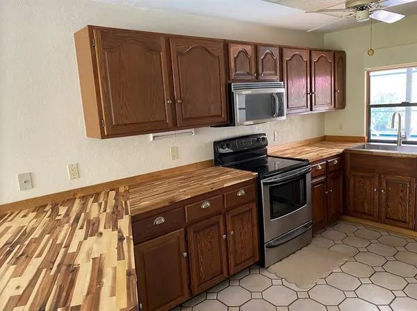 $2,200 | 9191 Gewant Boulevard, Punta Gorda, FL 33982