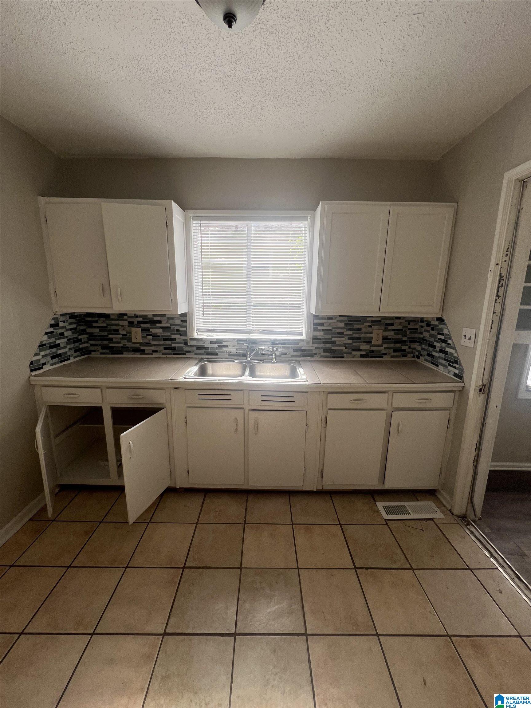 804 48th Place Fairfield, AL 35064 - Photo 6 of 17