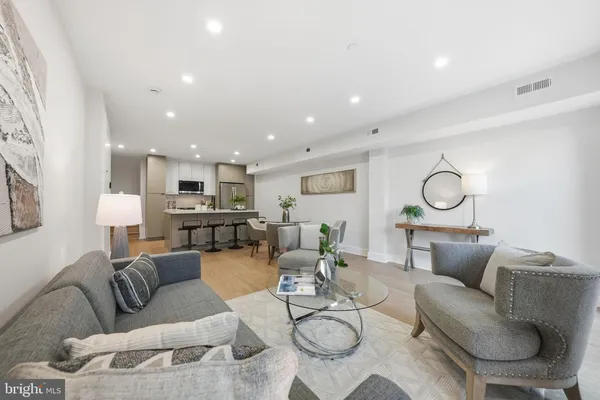 $4,299 | 2134 Wisconsin Avenue Northwest, Unit 4, Washington, DC 20007