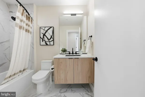 $4,299 | 2134 Wisconsin Avenue Northwest, Unit 4, Washington, DC 20007