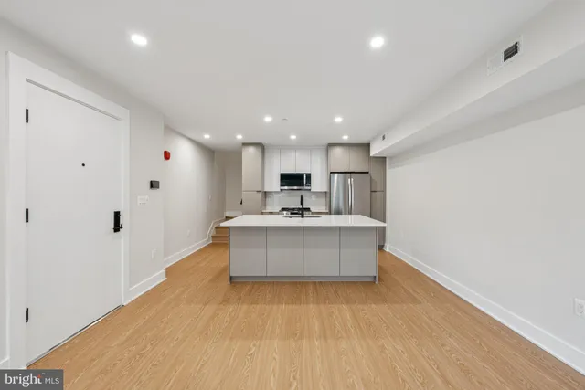 $4,500 | 2134 Wisconsin Avenue Northwest, Unit 4, Washington, DC 20007