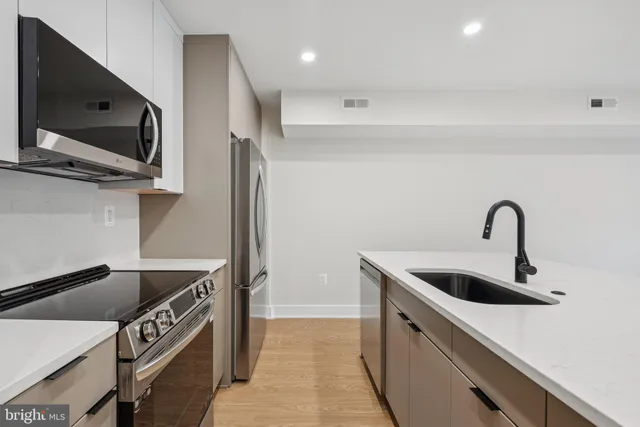 $4,500 | 2134 Wisconsin Avenue Northwest, Unit 4, Washington, DC 20007