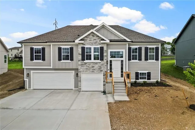 $439,900 | 1022 Jasmine Drive, Liberty, MO 64068