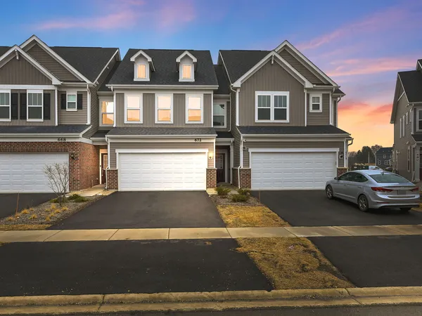$3,095 | 672 Switchgrass Way, Unit 58005, Bolingbrook, IL 60490