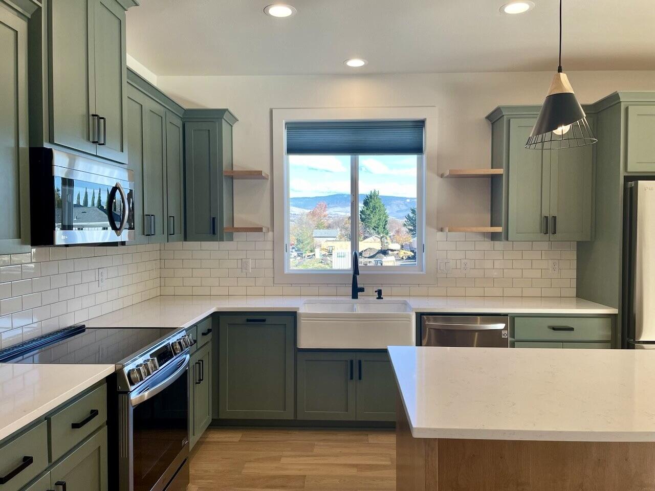 388 Randy Street Ashland, OR 97520 - Photo 4 of 30 Kitchen
