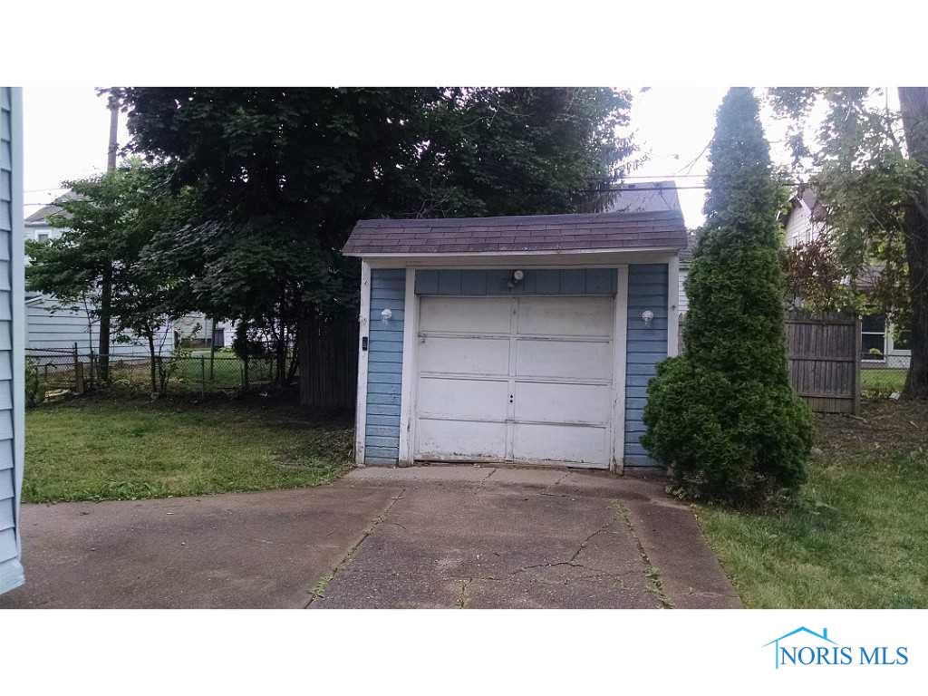 1824 Wyndhurst Road Toledo, OH 43607 - Photo 4 of 11 Detached Garage.