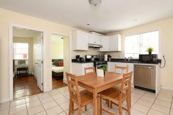 $3,300 | 12 Kilby Street, Unit 1L, Somerville, MA 02143