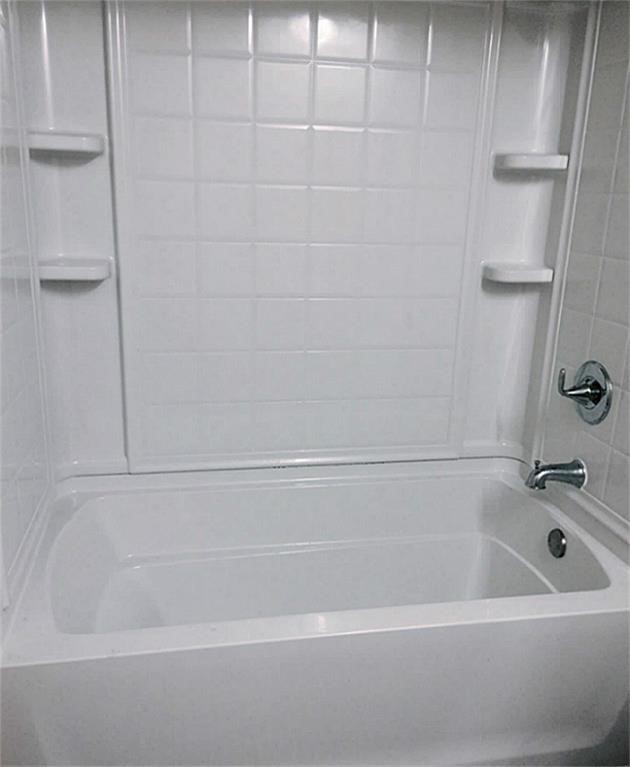 24122 Rafter 3 Drive Hockley, TX 77447 - Photo 18 of 18 a bathroom with a bathtub