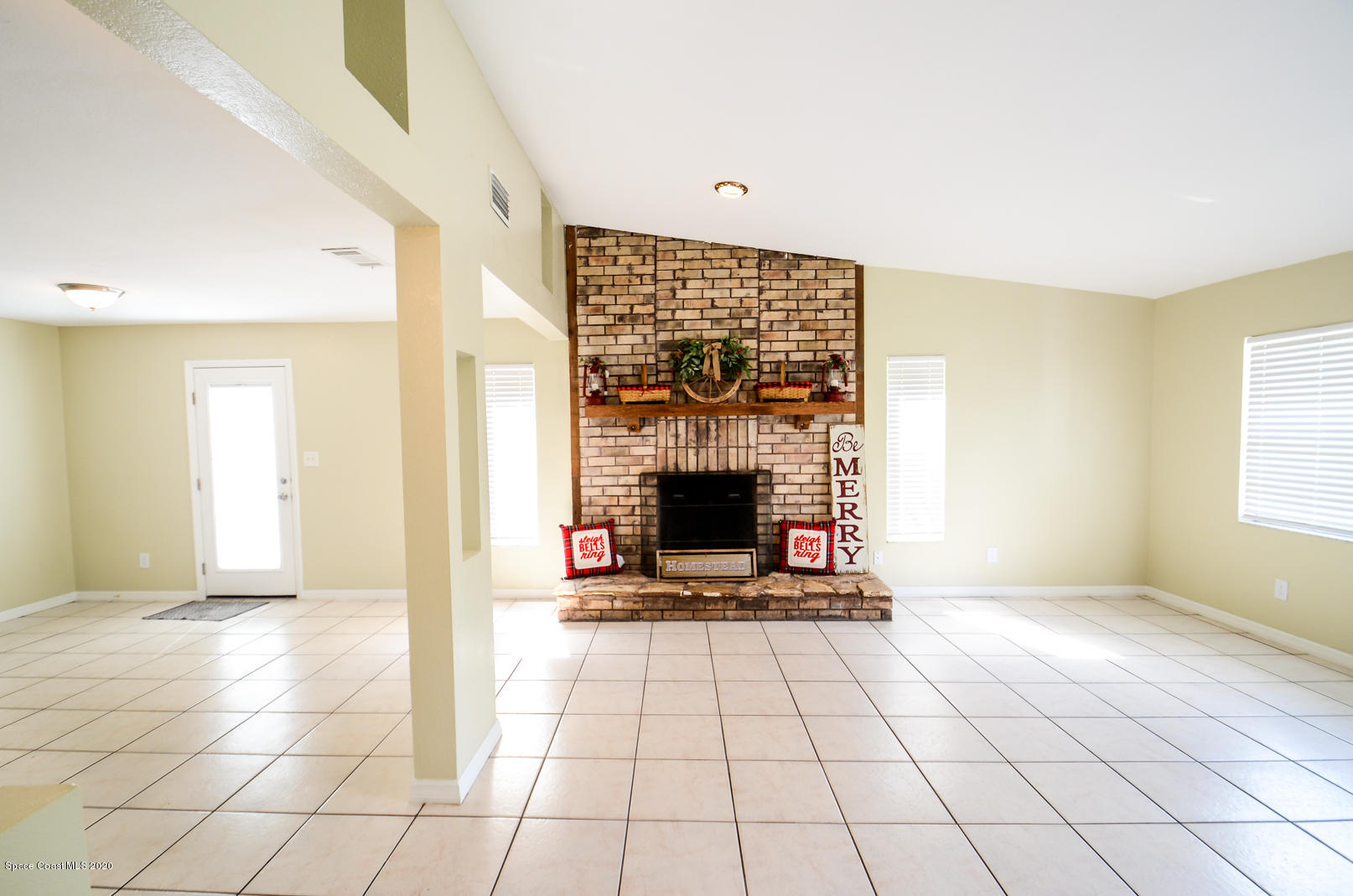 249 Flamingo Road Oak Hill, FL 32759 - Photo 5 of 33 DSC_1587