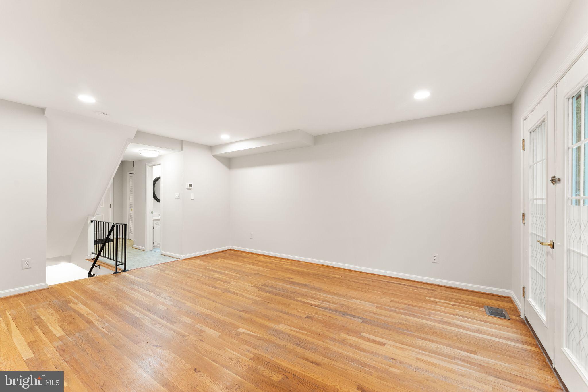 9710 Cardinal Road Fairfax, VA 22030 - Photo 11 of 51 Gallery Image 11