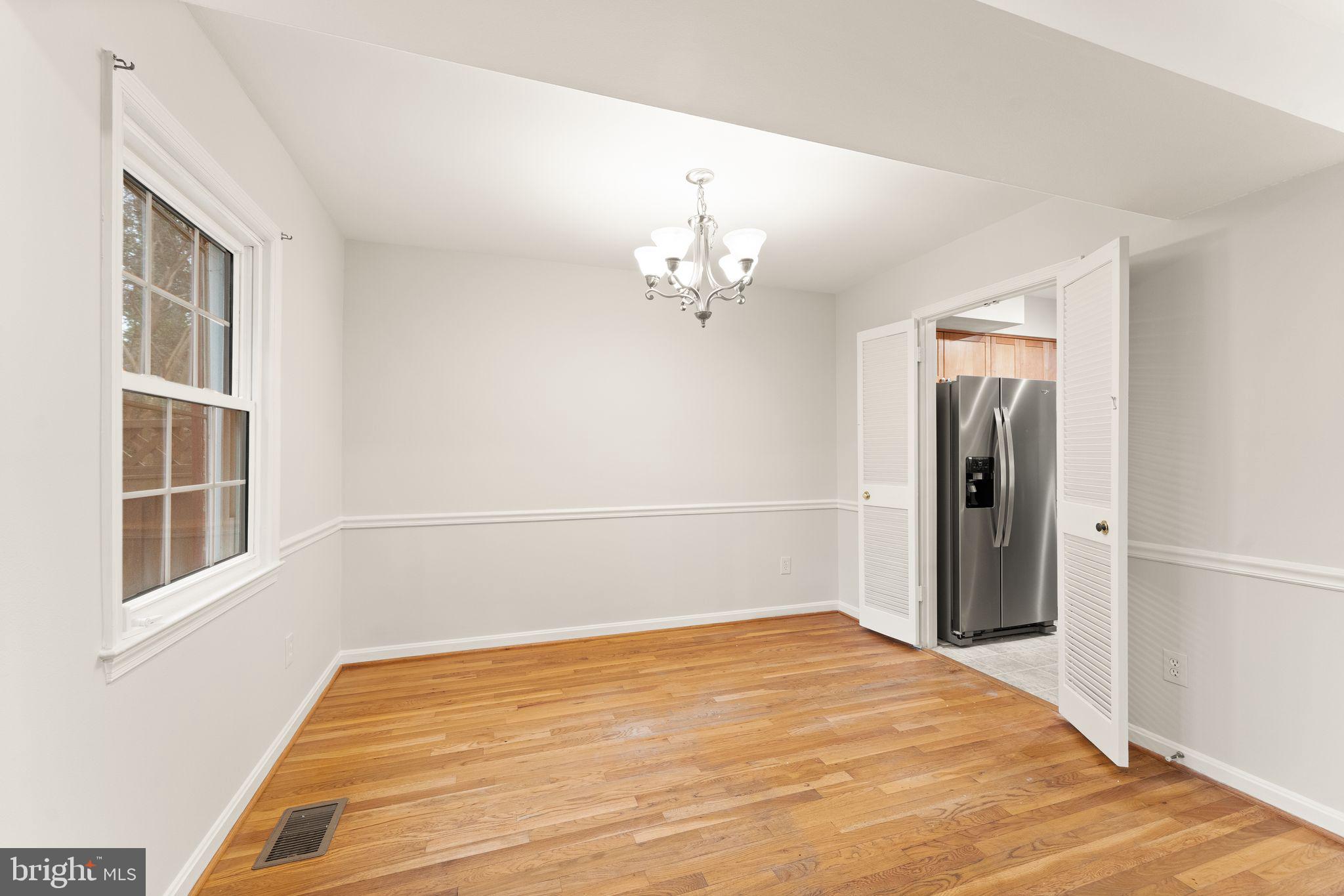 9710 Cardinal Road Fairfax, VA 22030 - Photo 12 of 51 Dining room