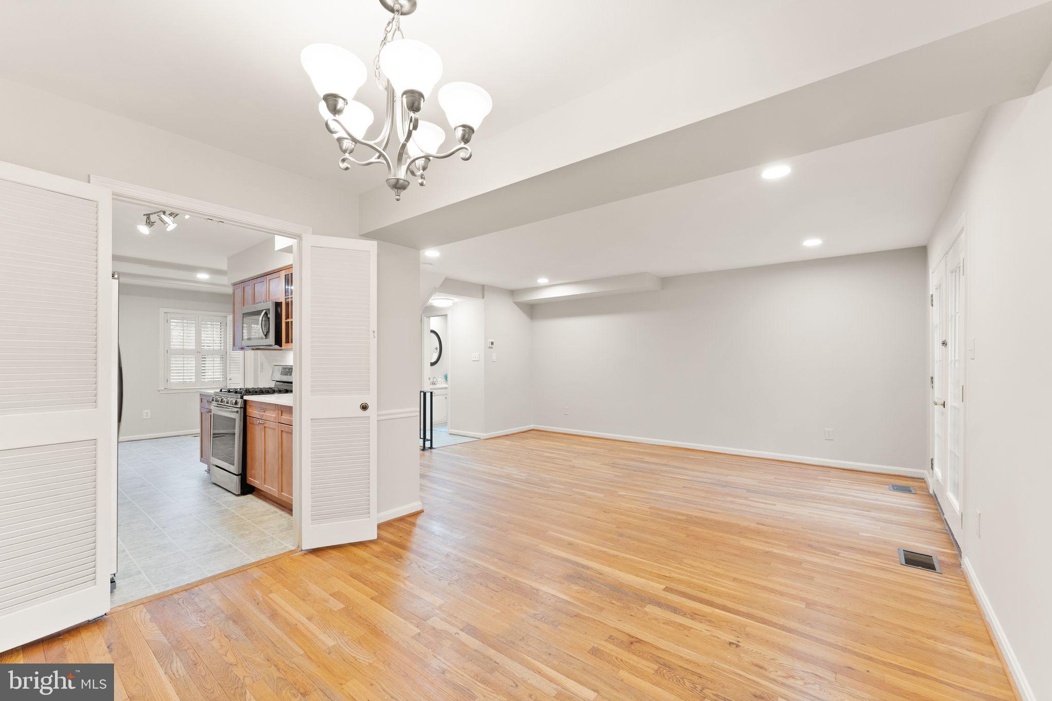 9710 Cardinal Road Fairfax, VA 22030 - Photo 13 of 51 Gallery Image 13