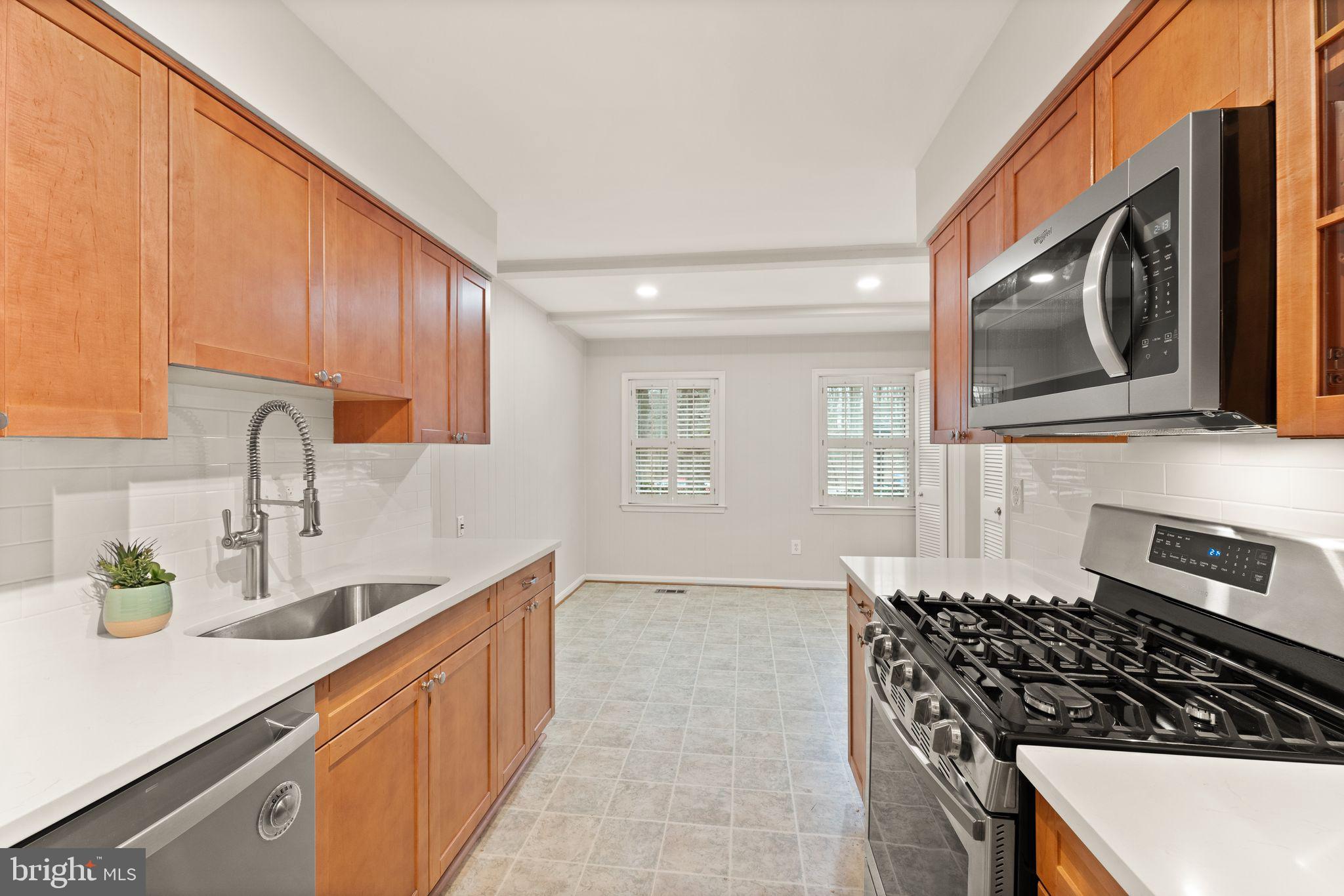 9710 Cardinal Road Fairfax, VA 22030 - Photo 15 of 51 Kitchen