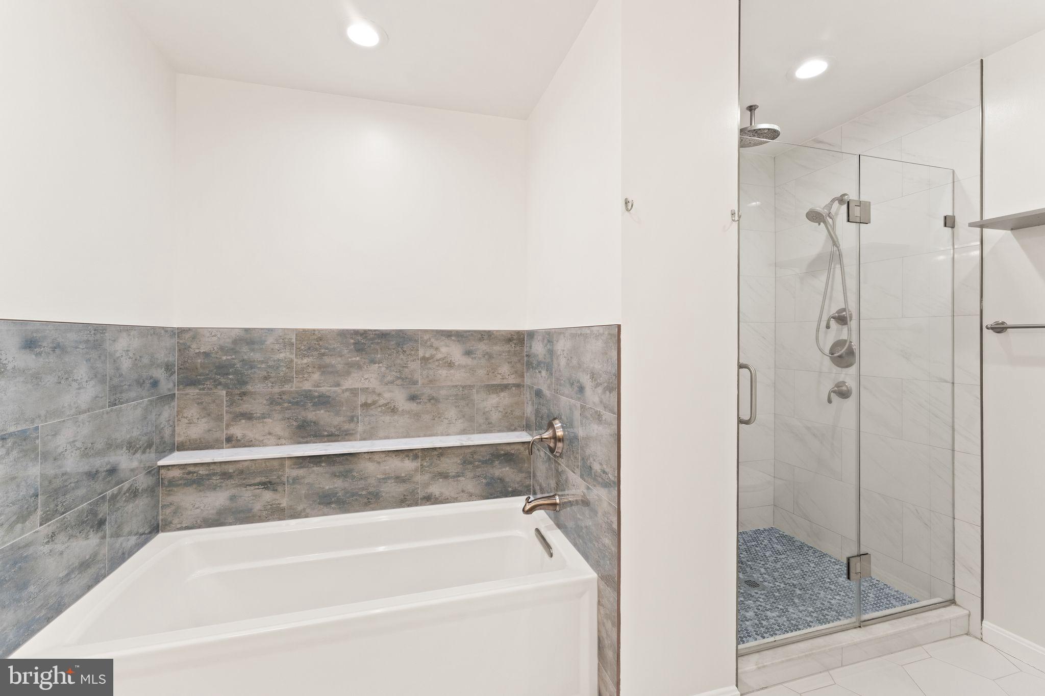 9710 Cardinal Road Fairfax, VA 22030 - Photo 29 of 51 Soaking tub