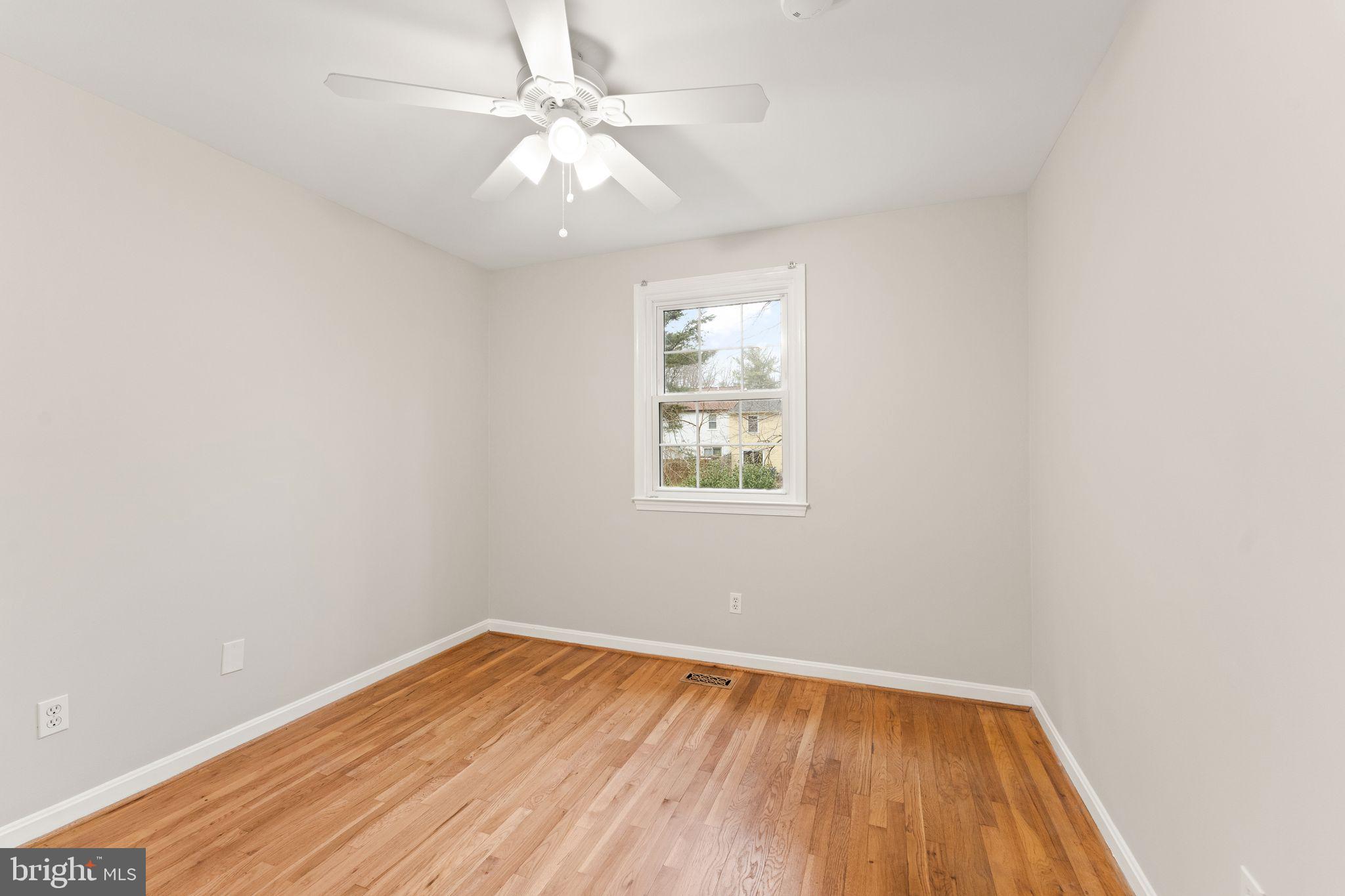 9710 Cardinal Road Fairfax, VA 22030 - Photo 34 of 51 Bedroom #3