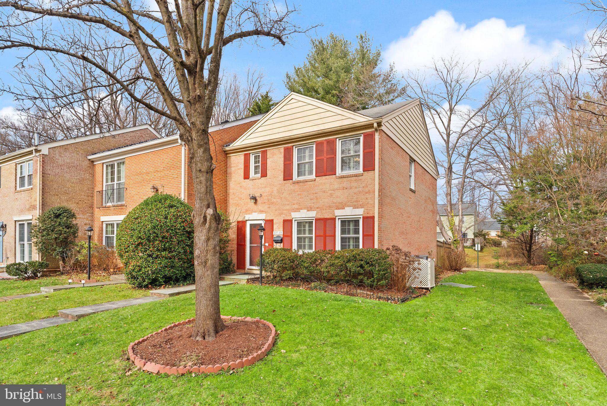 9710 Cardinal Road Fairfax, VA 22030 - Photo 4 of 51 Gallery Image 4