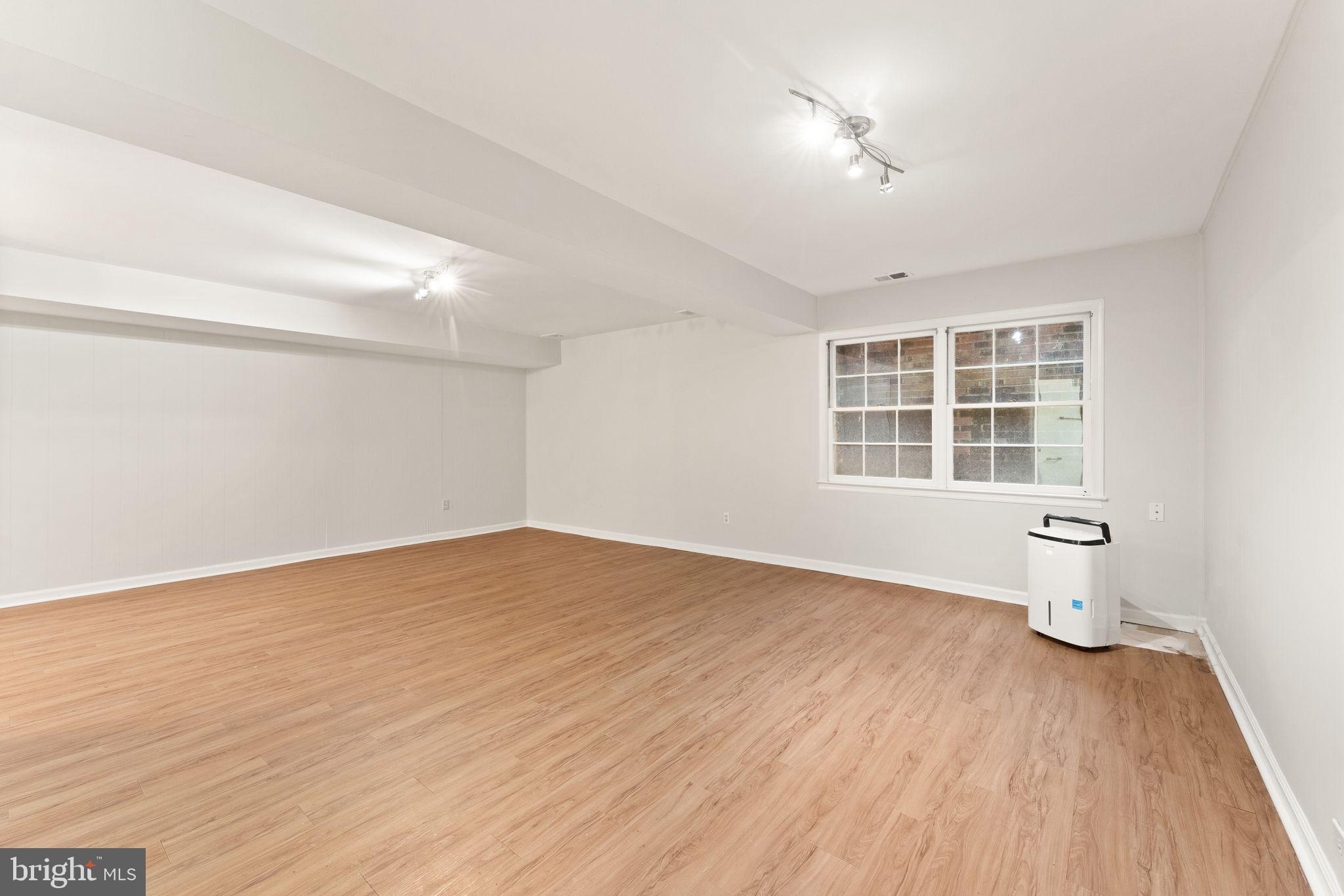 9710 Cardinal Road Fairfax, VA 22030 - Photo 42 of 51 Gallery Image 42