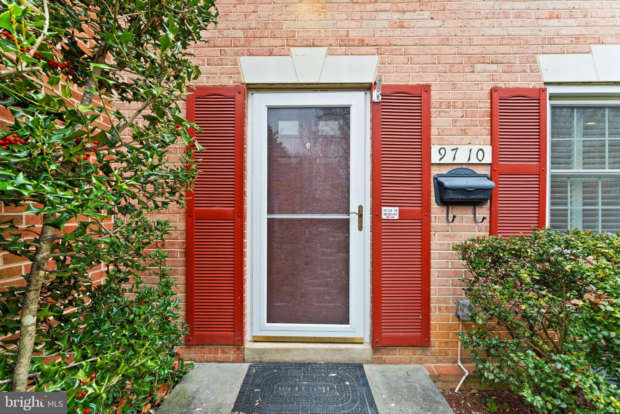 9710 Cardinal Road Fairfax, VA 22030 - Photo 5 of 51 Front door