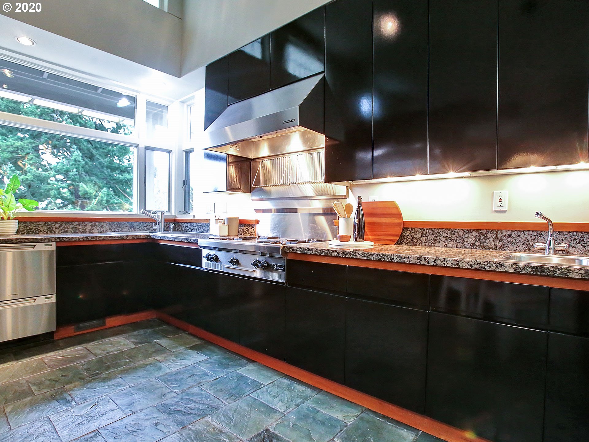 4839 Southwest Patton Road Portland, OR 97221 - Photo 15 of 32 Gallery Image 15